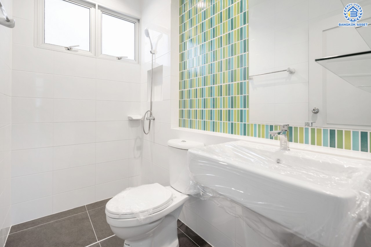 บ้านมือสองตกแต่งใหม่ ม.วิลล่าการ์เด้น3 บางกรวย-ไทรน้อย เนื้อที่ 54.2 ตร.ว. ฟังก์ชัน 4 ห้องนอน 3 ห้องน้ำ จอดรถได้ 2 คัน บรรยากาศเป็นส่วนตัว บนทำเลศักยภาพ ใกล้เซ็นทรัลเวสต์เกต เชื่อมต่อหลายเส้นทาง ถ.รัตนาธิเบศร์, ถ.กาญจนาภิเษก และราชพฤกษ์ และรถไฟฟ้า "สถานีบางพลู"...